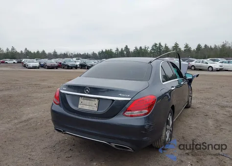 2016 Mercedes-Benz C 300 4Matic из США, поврежденный, VIN 55SWF4KB8GU152486